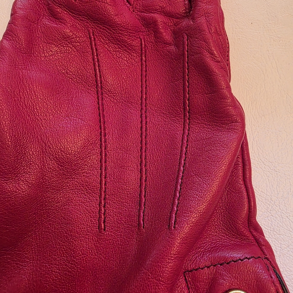 Elegant Red Coach Leather Gloves with Gold Buttons - Picture 10 of 14